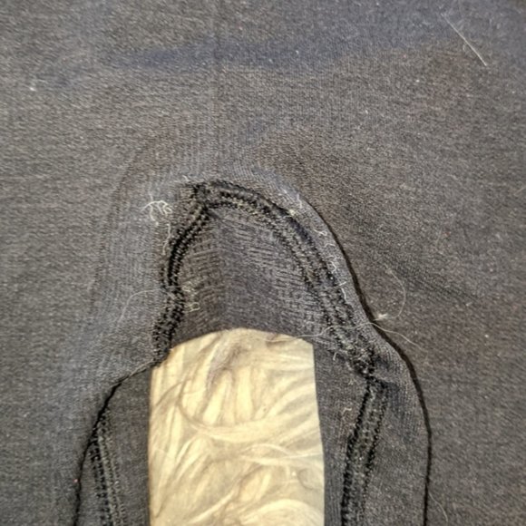 LULULEMON - Seamless Capris - Picture 2 of 9